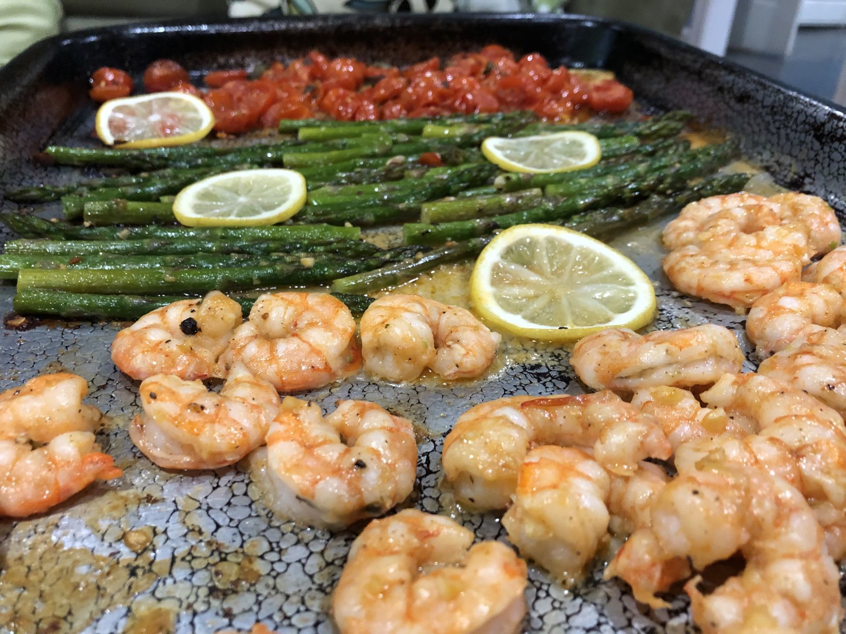 Sheet pan garlicky shrimp, asparagus and tomatoes